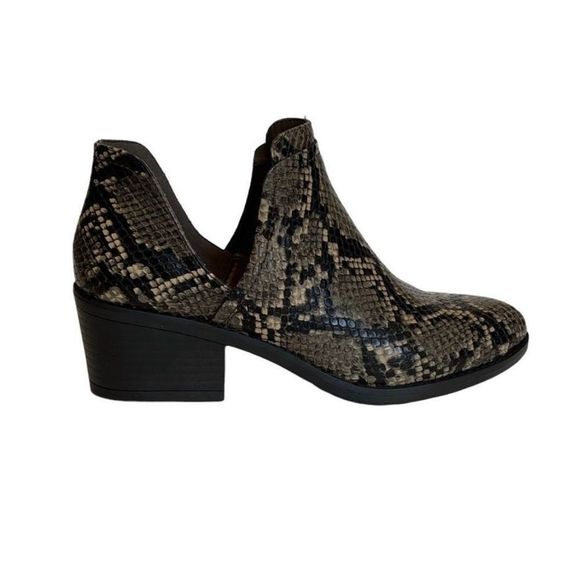 FERGALICIOUS | Wilder Womens Snakeskin Animal Print Ankle Boots Coffee Sz 5 NWT - Picture 2 of 9